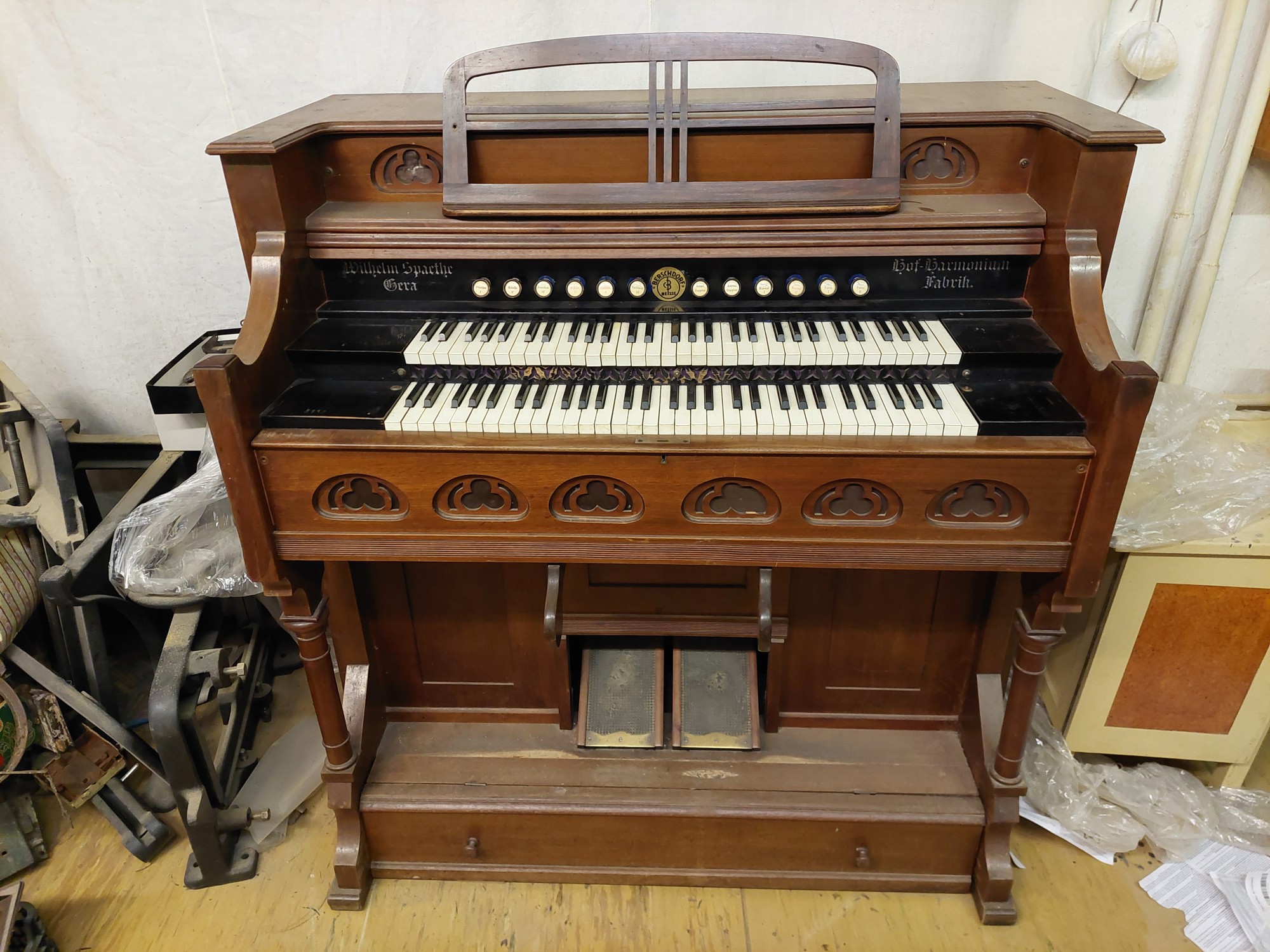 Získali jsme harmonium